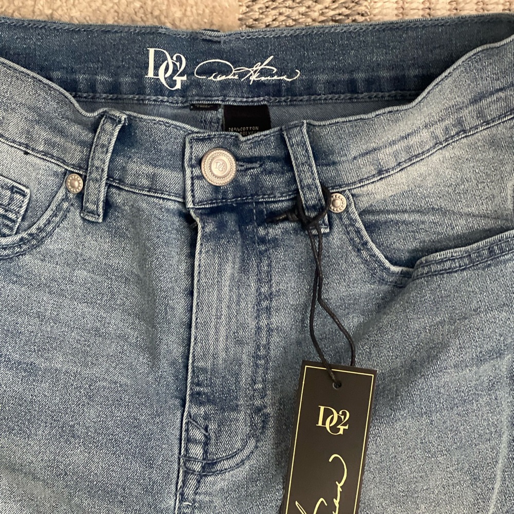 NWTS DG2 by Diane Gilman Any 3/$28 w/$4.99 ship  Floral Embroidered Cropped Jean - Picture 14 of 15